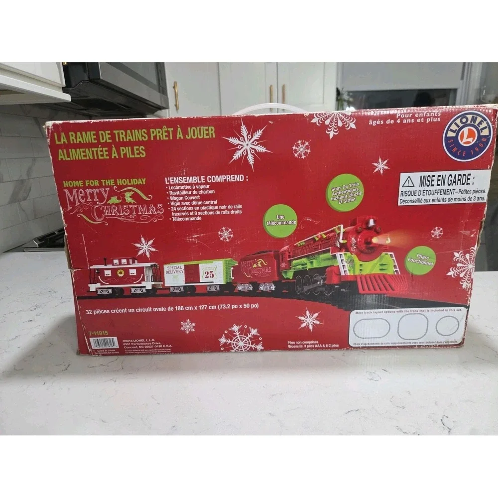 Lionel 7-11915 Home For The Holiday Ready-to-Play set